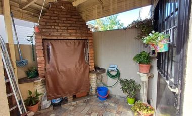 Casa en venta - 2 Dormitorios 1 Baño - Quilmes