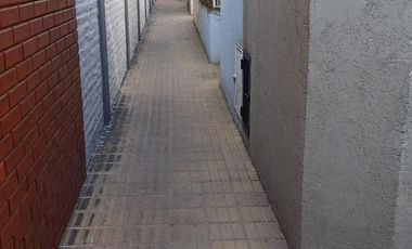 Casa en venta - 2 Dormitorios 1 Baño - Quilmes