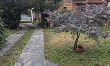 Hermoso Chalet. Weiman 667, Monte Grande.