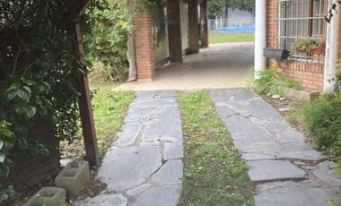 Hermoso Chalet. Weiman 667, Monte Grande.