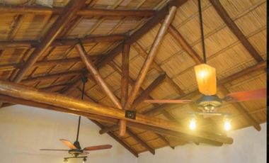 Casa en venta - 5 Dormitorios 5 Baños - Nogoyá