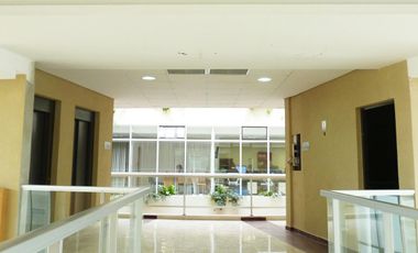 Excelente local comercial u oficina en  VENTA  con renta en complejo  Amaneceres Office
