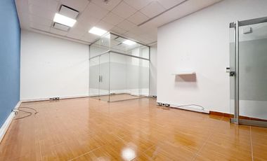 Excelente local comercial u oficina en  VENTA  con renta en complejo  Amaneceres Office