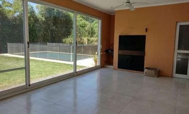 Casa en venta - 6 Dormitorios 5 Baños - Malvinas Argentinas
