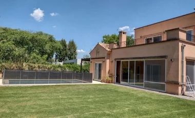 Casa en venta - 6 Dormitorios 5 Baños - Malvinas Argentinas