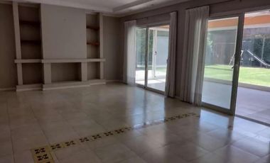 Casa en venta - 6 Dormitorios 5 Baños - Malvinas Argentinas