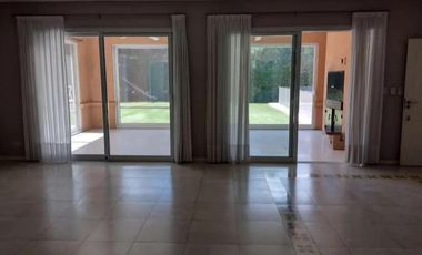 Casa en venta - 6 Dormitorios 5 Baños - Malvinas Argentinas