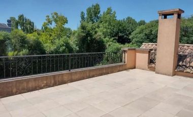 Casa en venta - 6 Dormitorios 5 Baños - Malvinas Argentinas