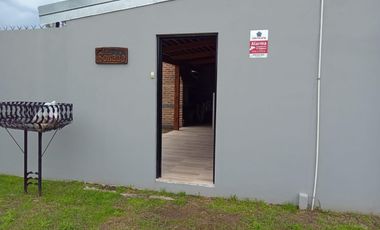 Casa en venta - 2 Dormitorios 1 Baño - Cochera - 300Mts2 - Villa Parque Sicardi, La Plata