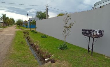 Casa en venta - 2 Dormitorios 1 Baño - Cochera - 300Mts2 - Villa Parque Sicardi, La Plata