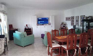 Casa en venta - 2 Dormitorios 1 Baño - Cochera - 300Mts2 - Villa Parque Sicardi, La Plata