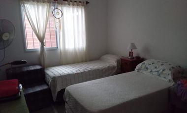 Casa en venta - 2 Dormitorios 1 Baño - Cochera - 300Mts2 - Villa Parque Sicardi, La Plata