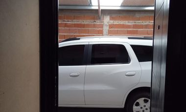 Casa en venta - 2 Dormitorios 1 Baño - Cochera - 300Mts2 - Villa Parque Sicardi, La Plata