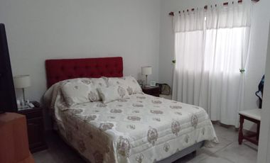 Casa en venta - 2 Dormitorios 1 Baño - Cochera - 300Mts2 - Villa Parque Sicardi, La Plata