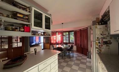 Lujosa casa con 4 dormitorios 409 m2 cubiertos + jardín de 225 m2