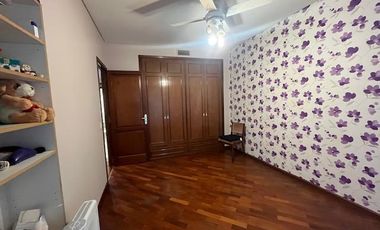 Lujosa casa con 4 dormitorios 409 m2 cubiertos + jardín de 225 m2