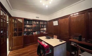 Lujosa casa con 4 dormitorios 409 m2 cubiertos + jardín de 225 m2