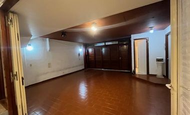 Lujosa casa con 4 dormitorios 409 m2 cubiertos + jardín de 225 m2