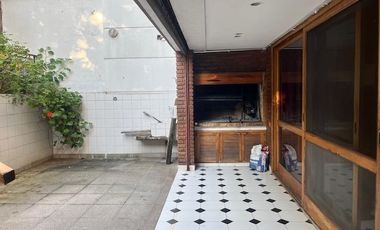 Lujosa casa con 4 dormitorios 409 m2 cubiertos + jardín de 225 m2