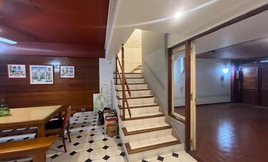 Lujosa casa con 4 dormitorios 409 m2 cubiertos + jardín de 225 m2