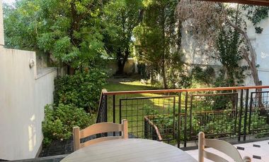 Lujosa casa con 4 dormitorios 409 m2 cubiertos + jardín de 225 m2