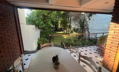 Lujosa casa con 4 dormitorios 409 m2 cubiertos + jardín de 225 m2