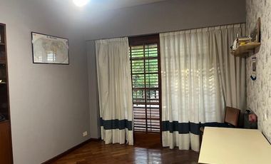 Lujosa casa con 4 dormitorios 409 m2 cubiertos + jardín de 225 m2