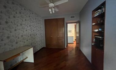 Lujosa casa con 4 dormitorios 409 m2 cubiertos + jardín de 225 m2