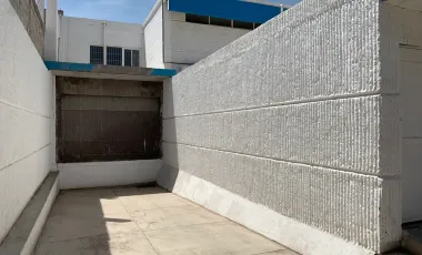 Nave Industrial en el lugar ideal para instalar su empresa, cuenta con todos los servicios.