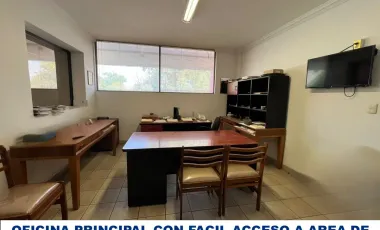 Nave Industrial en el lugar ideal para instalar su empresa, cuenta con todos los servicios.