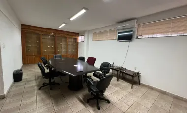 Nave Industrial en el lugar ideal para instalar su empresa, cuenta con todos los servicios.