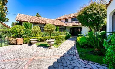 Espectacular Casa En Barrio Familiar, Cercana a Colegio Mayflower, Conectividad