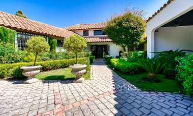 Espectacular Casa En Barrio Familiar, Cercana a Colegio Mayflower, Conectividad