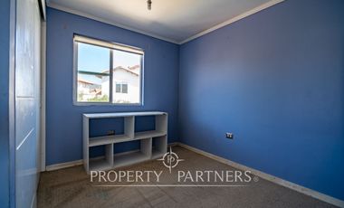 Casa de dos niveles en Peñuelas con muy buena conectividad