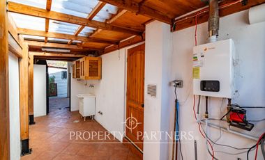 Casa de dos niveles en Peñuelas con muy buena conectividad