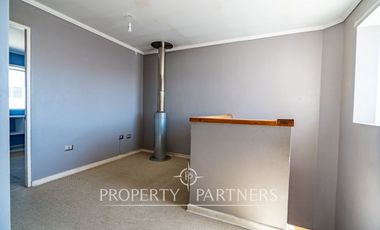 Casa de dos niveles en Peñuelas con muy buena conectividad