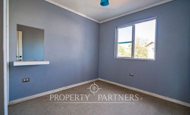 Casa de dos niveles en Peñuelas con muy buena conectividad