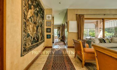 Casa estilo Provenzal con gran jardín