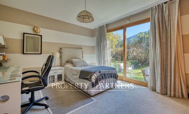 Casa estilo Provenzal con gran jardín