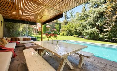 Casa estilo Provenzal con gran jardín