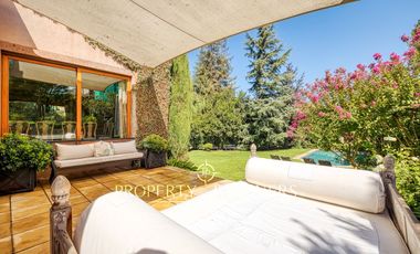 Casa estilo Provenzal con gran jardín