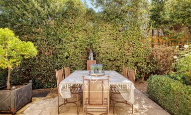 Casa estilo Provenzal con gran jardín