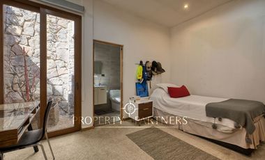 Casa estilo Provenzal con gran jardín