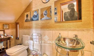 Casa estilo Provenzal con gran jardín