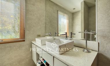 Casa estilo Provenzal con gran jardín