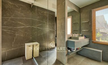 Casa estilo Provenzal con gran jardín