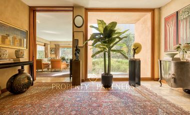 Casa estilo Provenzal con gran jardín