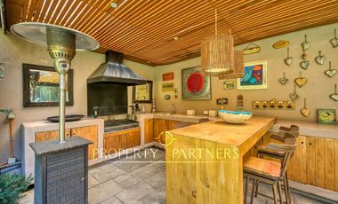 Casa estilo Provenzal con gran jardín