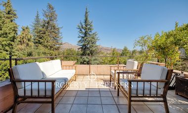 Casa estilo Provenzal con gran jardín