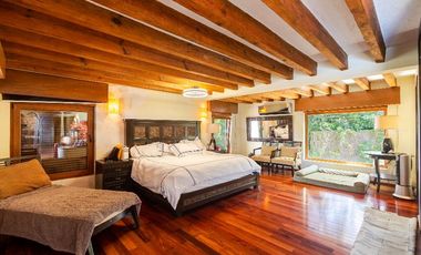 Amplia casa con vista espectacular a la laguna de Valle de Bravo